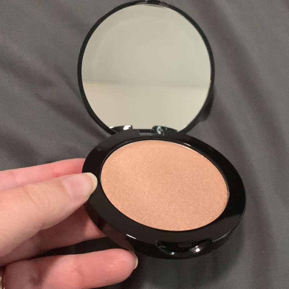 Brand new never used, no tags. Younique Touch Fusion Highlighter.